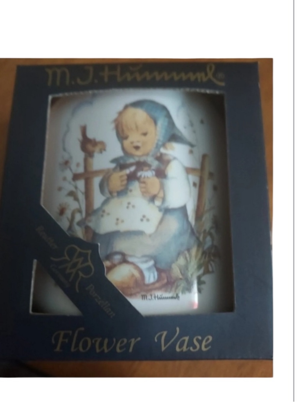 REUTTER Porzellan M. J. Hummel Ring Aroud the Rosie Vase Goebel